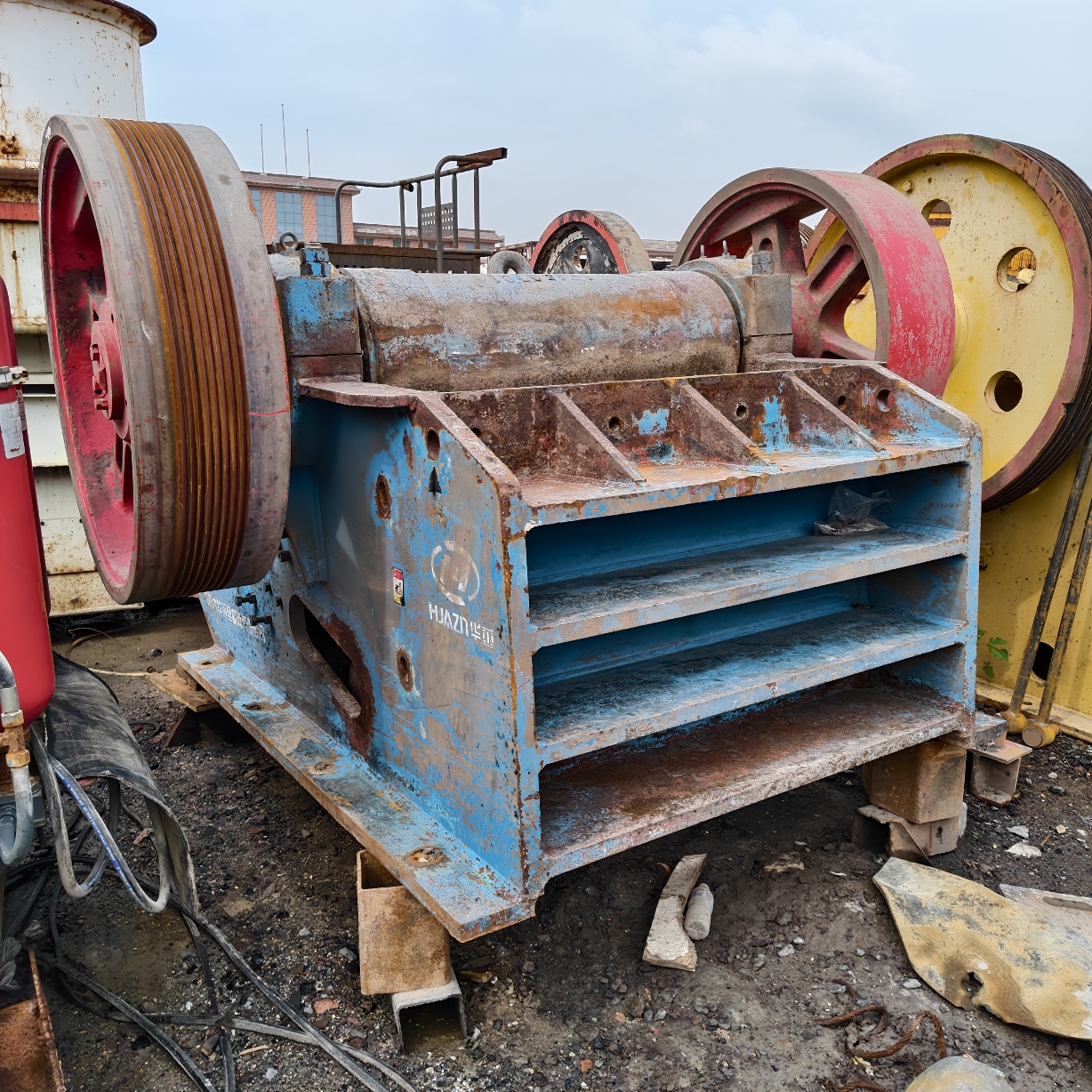 洛阳大华液压300×1300细鄂破